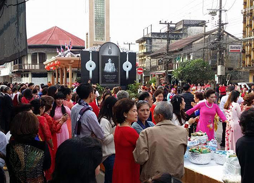 ตรุษจีนนครพนมคึกชาวไทยเชื้อสายจีนไหว้เจ้า