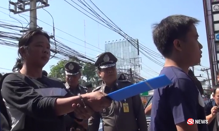 หนุ่มไล่ฟัน นศ.นาฏศิลป์ เห็นยืนถือดาบเข้าใจผิดว่าเป็นคู่อริ