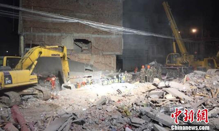 ตึกเก่า 5 ชั้น 3 หลังในจีนถล่ม พบผู้รอดชีวิต 5 คน เสียชีวิต 5 ราย
