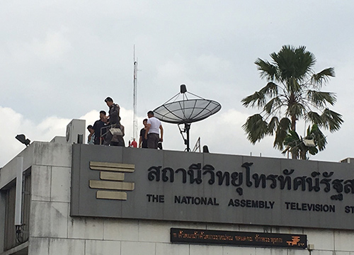 คอมเพรสเซอร์แอร์สภาระเบิด-จนท.เข้าซ่อม