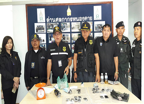 ศุลกากรหนองคายรวบม้งลาวซุกฝิ่นในกล่องนม