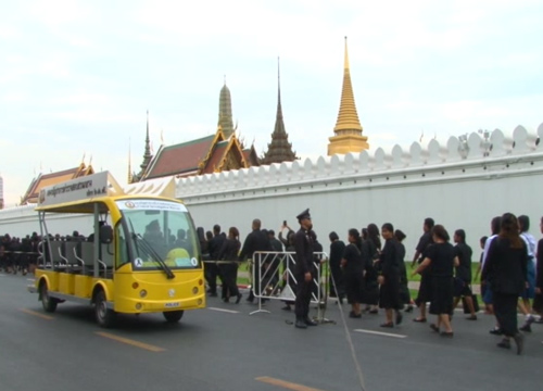 ปชช.ต่อแถวรอกราบพระบรมศพแน่น-มท.นำ3จว.ร่วม