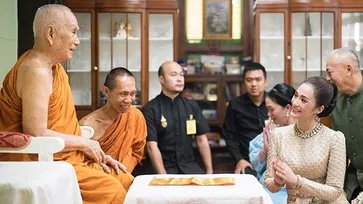 ครีม เปรมสินี สุดตื้นตัน เข้าเฝ้าฯสมเด็จพระสังฆราช - รับพรป๋าเปรมวันแต่งงาน