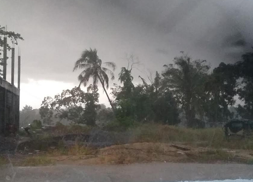 หนองบัวลำภูจับตาพายุฤดูร้อนหวั่นถล่มซ้ำหลังพัดบ้านพัง
