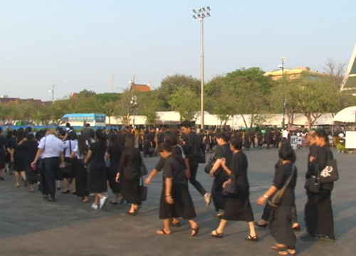 ชาวชลบุรี,นราธิวาส,ลำพูนเข้ากราบพระบรมศพ