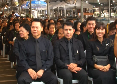 จิตอาสาอำนวยความสะดวกปชช.ที่สนามหลวง