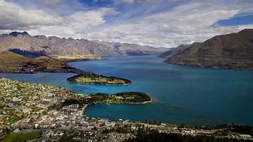 นักท่องเที่ยวในนิวซีแลนด์ เพิ่มขึ้นเกือบเท่าประชากรในประเทศ โรงแรมไม่เพียงพอรองรับ