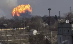 คลังเก็บอาวุธในยูเครนระเบิด อพยพวุ่น 2 หมื่นคน