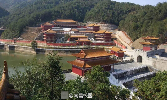 อลังการ! อาคารเรียนมหาวิทยาลัยจีน สร้างแบบพระราชวังโบราณ