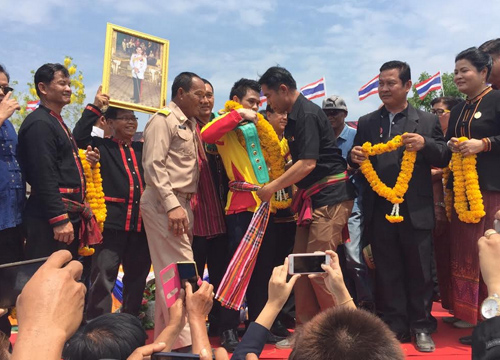 ชาวอุทุมพรพิสัยรับแชมป์โลกศรีสะเกษแห่รอบเมือง