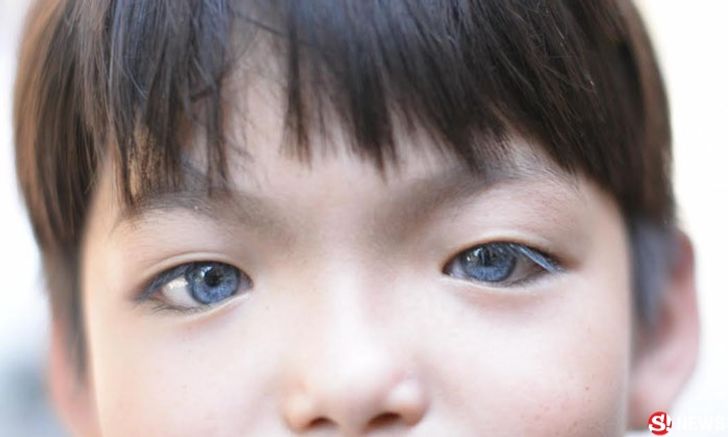 เด็กชาย 6 ขวบ มีตาสีฟ้าใส แต่หูพิการ วอนคนใจบุญช่วย