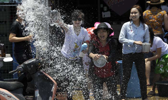 อุตุฯ เตือน! สงกรานต์วันนี้อากาศร้อนในตอนกลางวัน  อาจมีพายุฝนฟ้าคะนองในบางพื้นที่