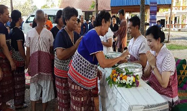 กระเหรี่ยงบ้านแช่ฟ้า-แพร่รดน้ำดำหัวพ่อเมือง