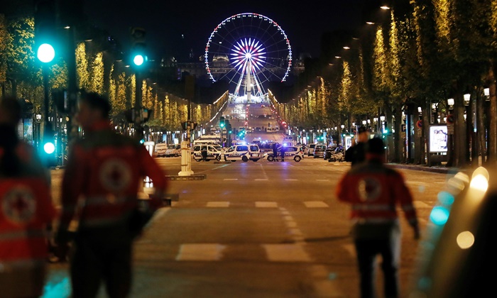 ภัยเยือน "ปารีส" อีกครั้ง ยิงปะทะตำรวจถนนฌ็องเซลิเซ่