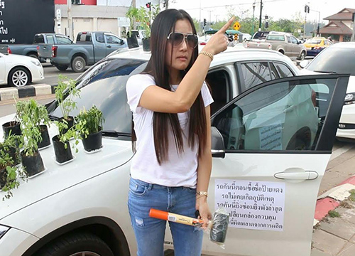 สาวขอนแก่นประชดค่ายรถหรูปลูกต้นผักหน้ารถ