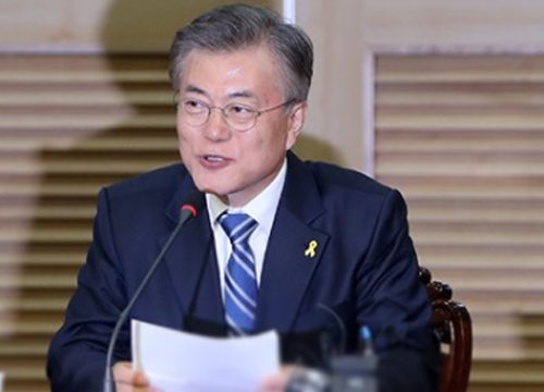 ปธน.โสมขาวนำร้องเพลงรำลึกเหตุการณ์การเมือง