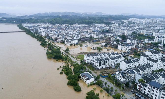 เจียงซีอ่วม น้ำท่วมหนักกลายเป็นเมืองบาดาล