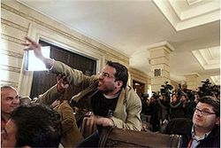 อิรักเปิดการพิจารณาคดีนักข่าวขว้างรองเท้าใส่บุช