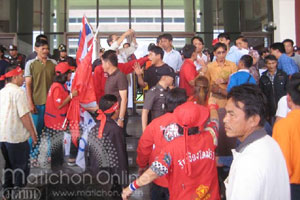 เสื้อแดงเชียงใหม่ตะลุมบอนม็อบข้าวโพดที่ศาลากลาง