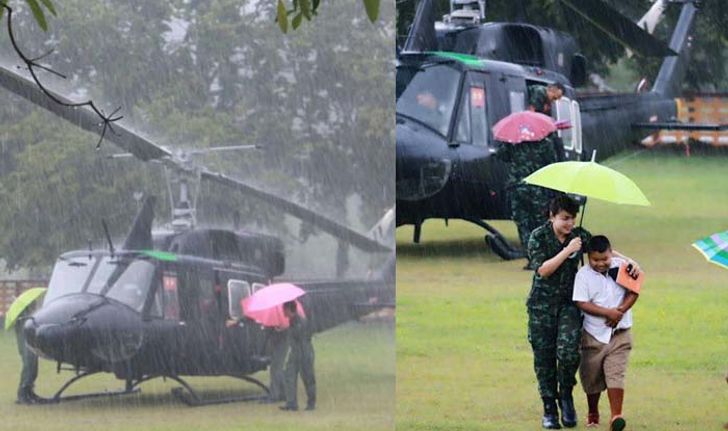 เปิดใจ น้องเดียร์ เด็กถือร่มไปรับทหารที่ฮ.ขณะฝนตก