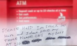 หนุ่มติดอยู่ในตู้ ATM ยื่นกระดาษออกมา "ช่วยผมด้วย"