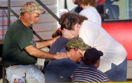 สหรัฐฝันร้ายสุดสยอง หนุ่มมะกันคลั่งขับรถกราดยิงผู้คน 9 ศพ ก่อนยิงตัวตาย