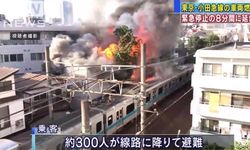 ไฟไหม้ตึกลามไปขบวนรถไฟญี่ปุ่นวิ่งผ่าน ระทึกแต่อพยพเป็นระเบียบ