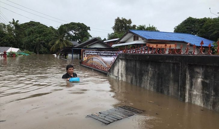 พายุทกซูรี ทำพิษหนัก! ฝนถล่มแพร่ น้ำป่าไหลหลากจมบาดาล