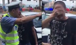 ดราม่าเคล้าน้ำตา หนุ่มจีนร้องสะอื้น เมื่อคุณตำรวจแจกใบสั่ง