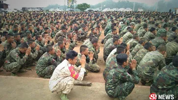 กองทัพกู้ชาติไทยใหญ่ ร่วมวางดอกไม้จันทน์ถวายพระเพลิงฯ