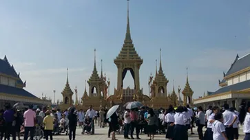 ประชาชนหลั่งไหลชม นิทรรศการพระเมรุมาศ เปิดวันแรก