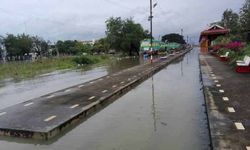 น้ำท่วมเพชรบุรีกระทบ การรถไฟประกาศงดเดินรถสายใต้