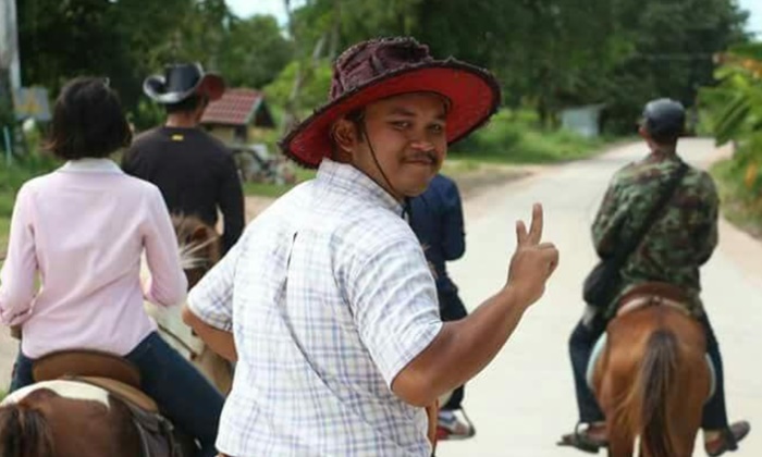 ฮือฮา หนุ่มเลี้ยงม้ายอมเลิกเคี้ยวหมาก ตามคำขอแฟนก่อนแต่งงาน