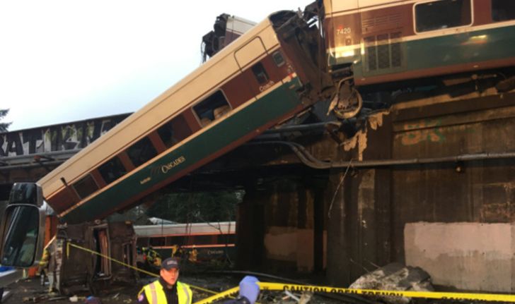 รถไฟแอมแทร็กของสหรัฐฯ ตกราง ดับแล้ว 6 ศพ เจ็บอีกอื้อ