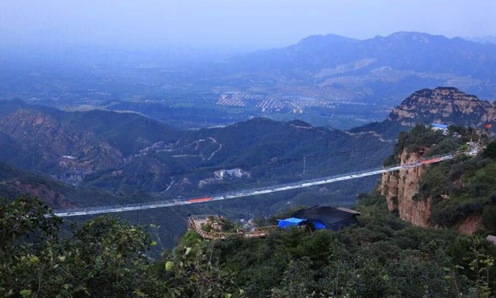 จีนเตรียมเปิด “สะพานพื้นกระจกยาวสุดในโลก”