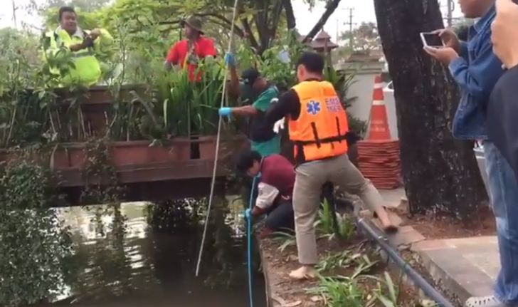 พนักงานช็อก ตักขยะคูเมืองเชียงใหม่เจอศพลอยน้ำ คาดฆ่าตัวตายหนีโรค