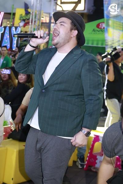 โอ๊ต ปราโมทย์