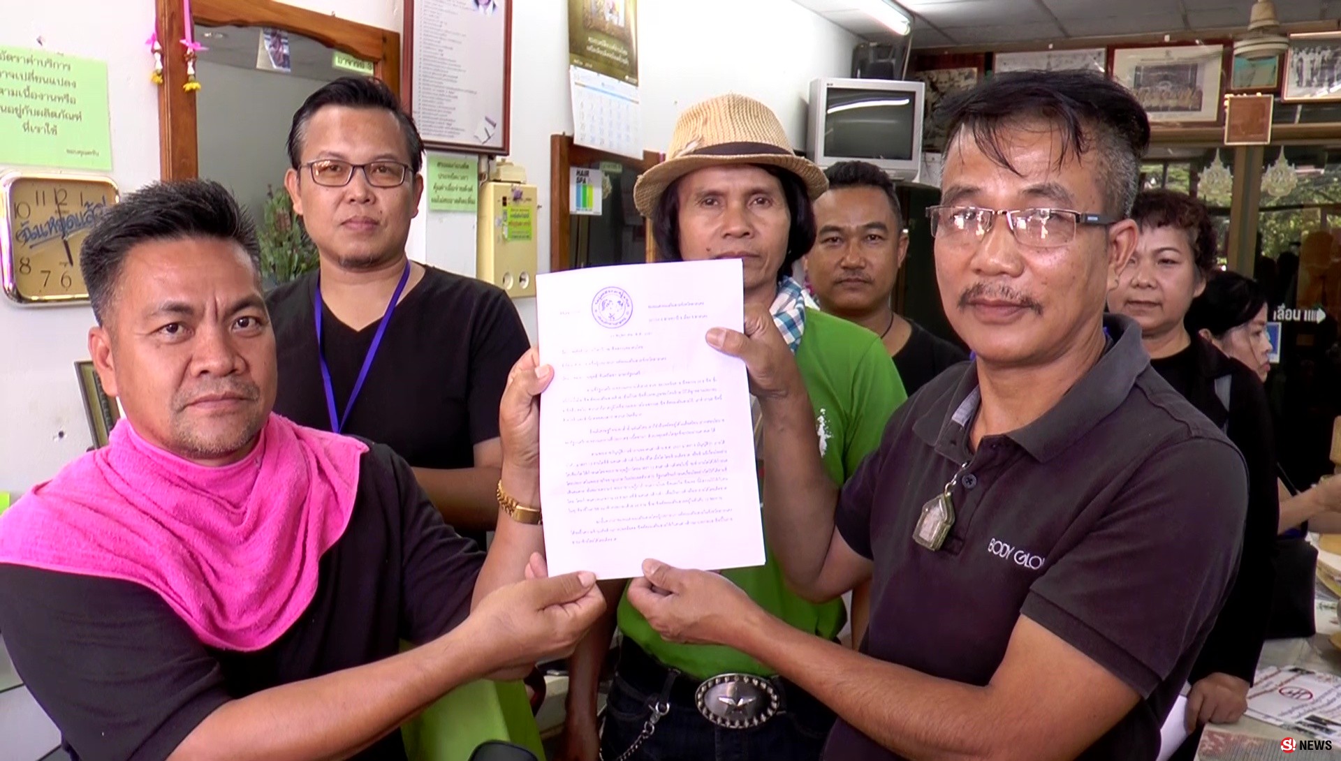 ช่างแต่งผมเสริมสวย ร่วมคัดค้านรัฐ เปิดให้ต่างด้าวทำอาชีพเสริมสวยได้เสรี