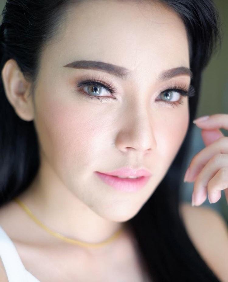 เอมมี่ อมลวรรณ