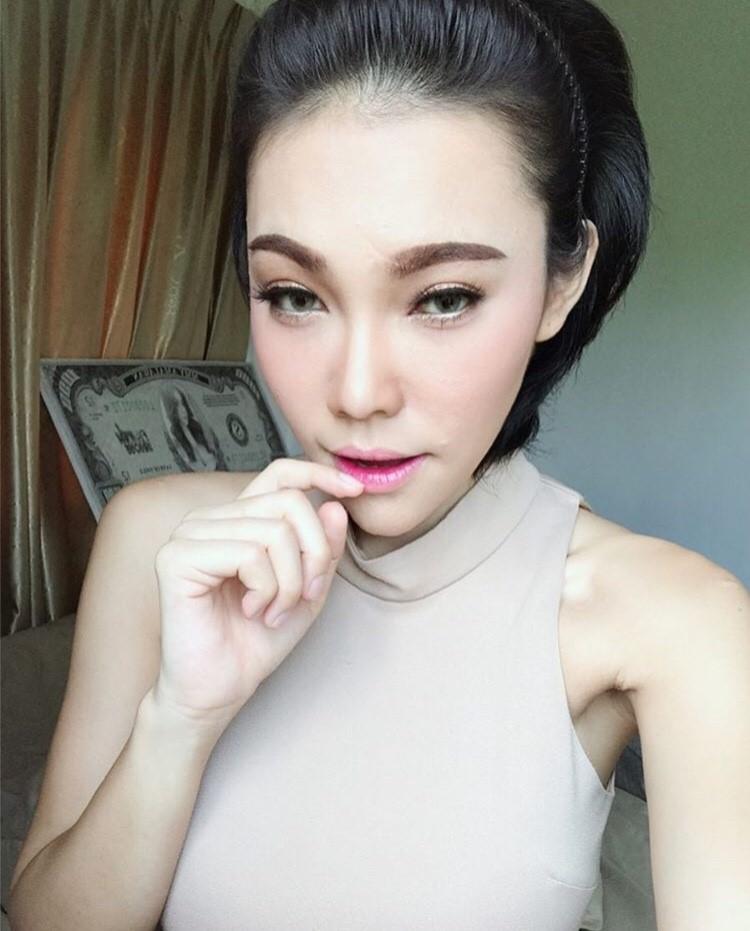 เอมมี่ อมลวรรณ