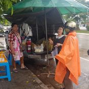 โผล่อีก! ลูกค้าโร่แจ้ง ตร. ให้เคลียร์แม่ค้าหลอกขายทุเรียนอ่อนราคาครึ่งพัน หวิดวางมวย      