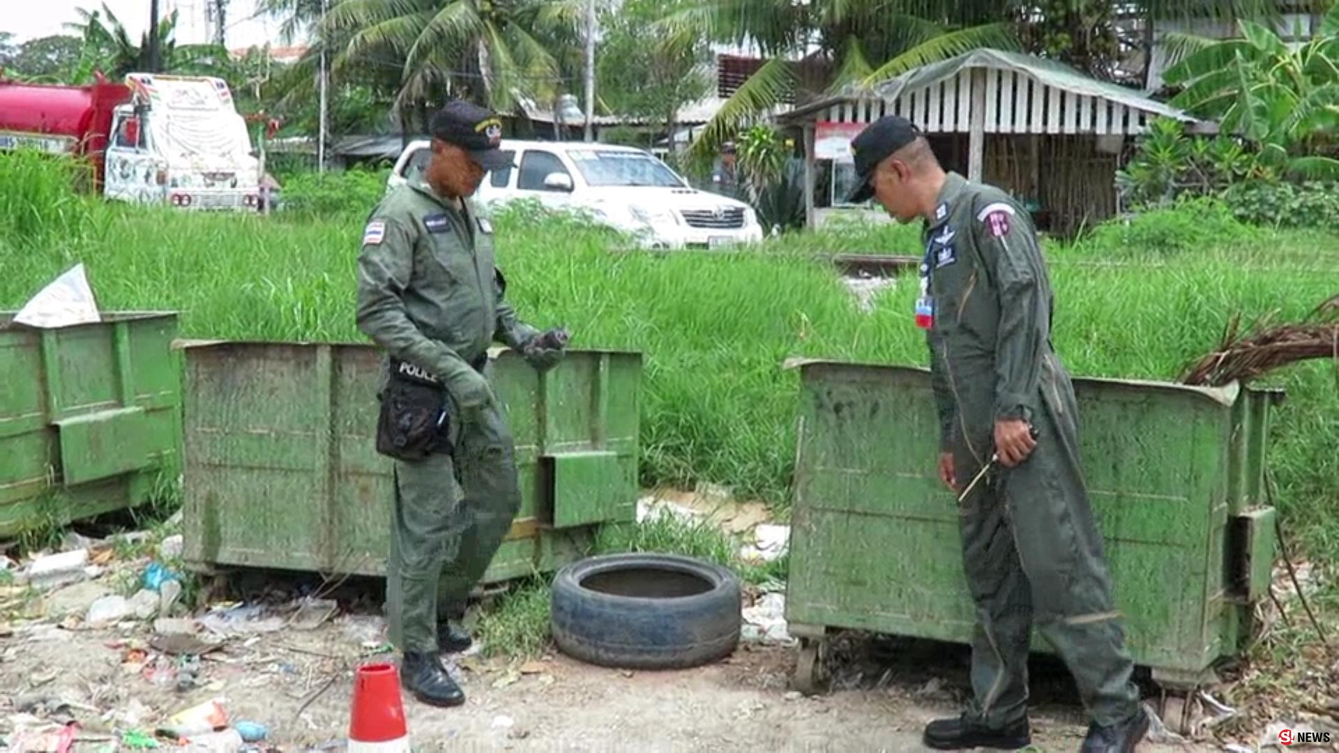 หวิดบึ้ม! พบระเบิดควัน สลัก-กระเดื่องพร้อมใช้งานข้างถังขยะ ชุด EOD เร่งเก็บกู้