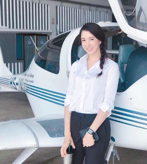 โจอี้ กับบทบาทนักเรียนการบิน