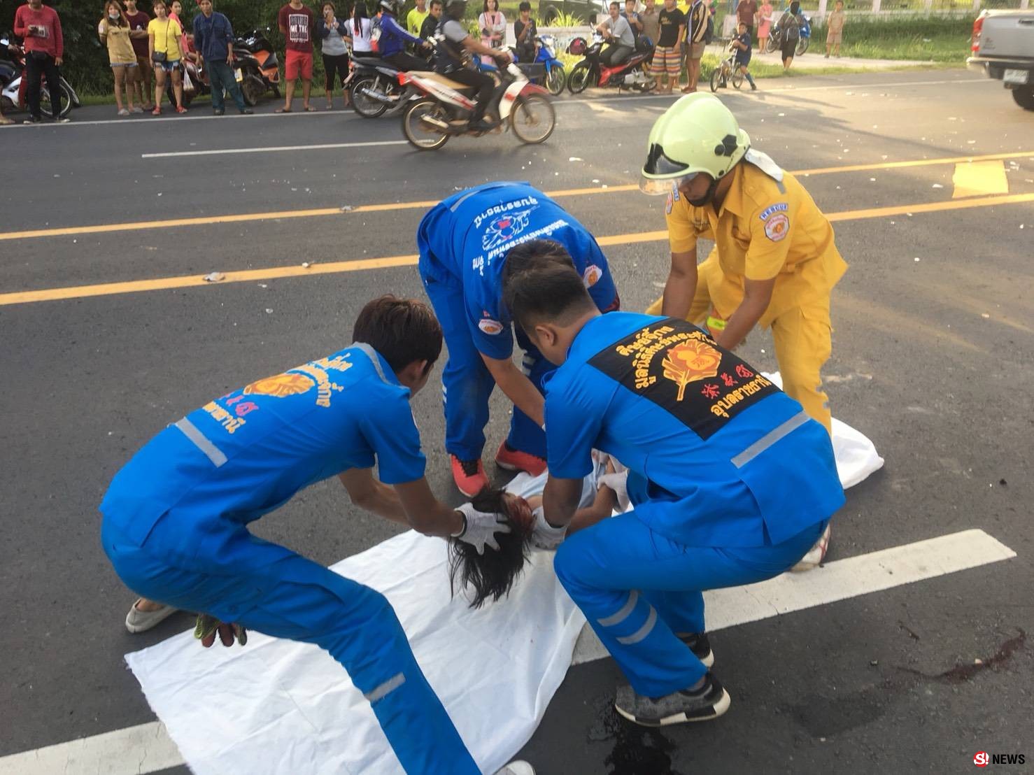 สุดเศร้า! สาวซิ่งเก๋งพุ่งชนจักรยานตากับหลานสาววัย 9 ขวบ ทั้งคู่เสียชีวิตคาที่