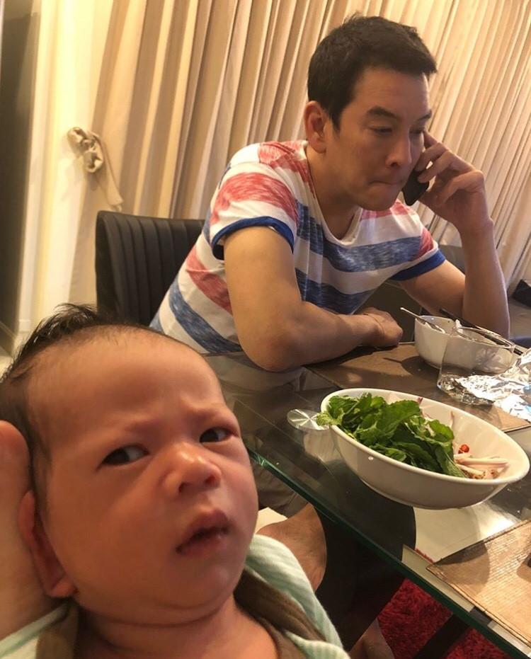 ชาคริต แย้มนาม