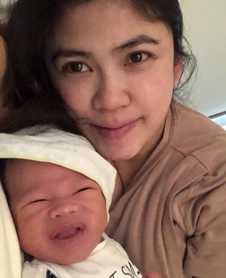 ชาคริต แย้มนาม