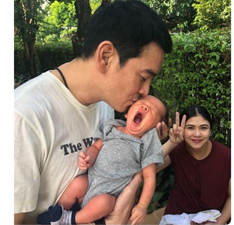 ชาคริต แย้มนาม