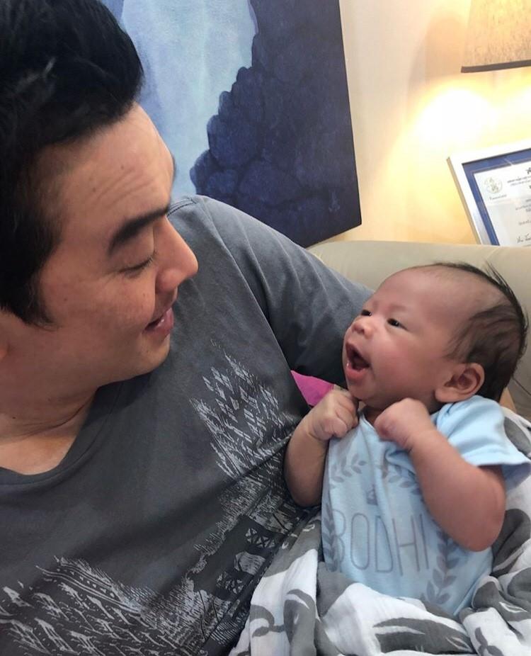 ชาคริต แย้มนาม