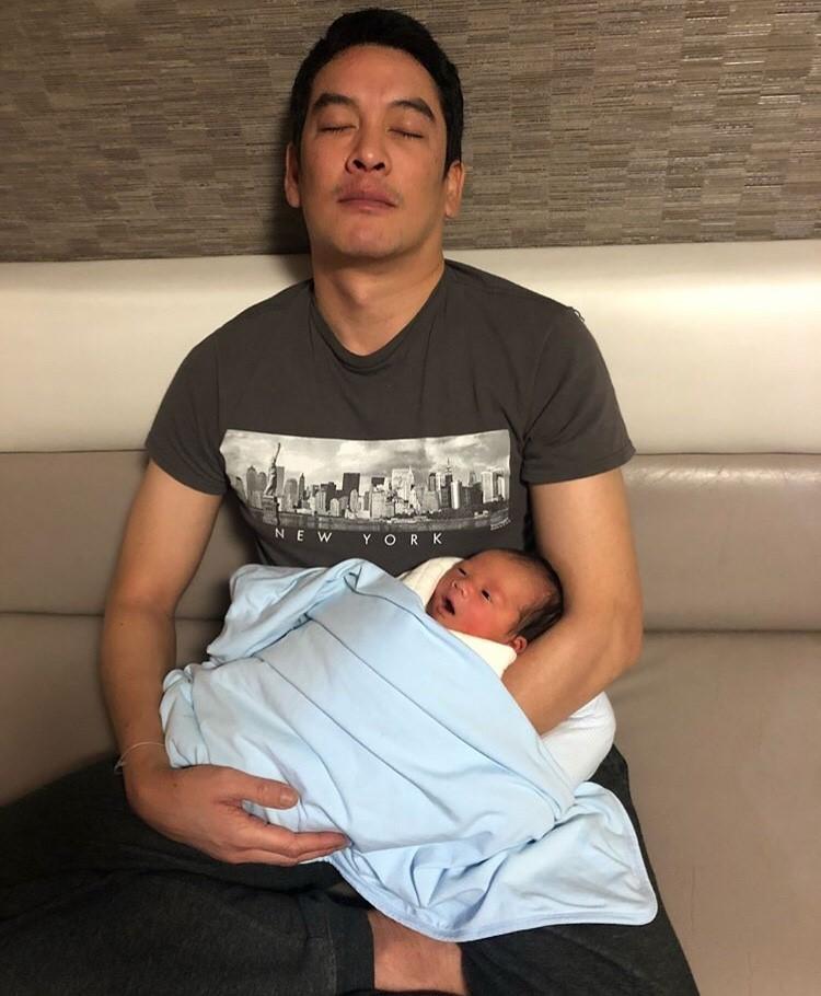 ชาคริต แย้มนาม