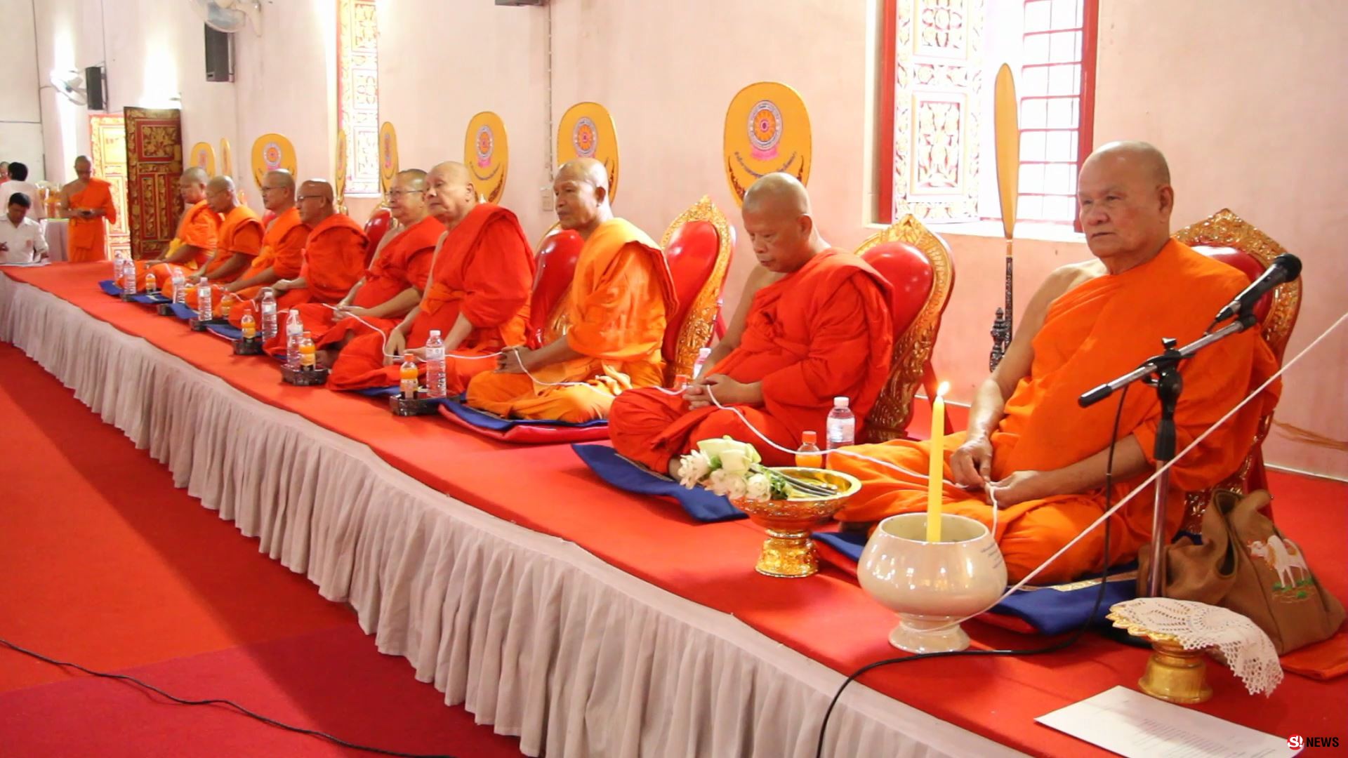 พะเยา...คณะสงฆ์ ผู้ว่าราชการ จ.พะเยา จะนำข้าราชการ ประชาชน เจริญพระพุทธมนต์อธิฐานจิตภาวนา เพื่อให้น้องๆ 13 คน ปลอดภัยกลับสู่อ้อมกอดพ่อแม่โดยเร็ว